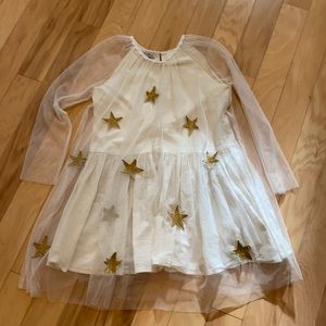 Beautiful tulle holiday dress with gold stars. Size 8 lined w/ soft cotton. EUC.